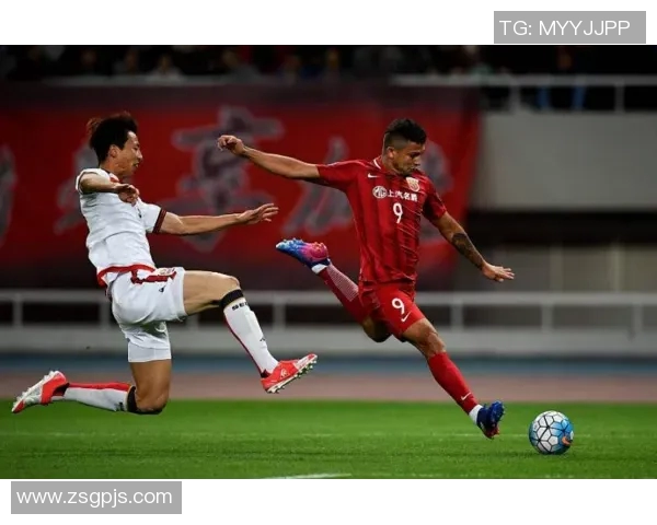 上港与首尔激战正酣比分悬念迭起引发球迷热议